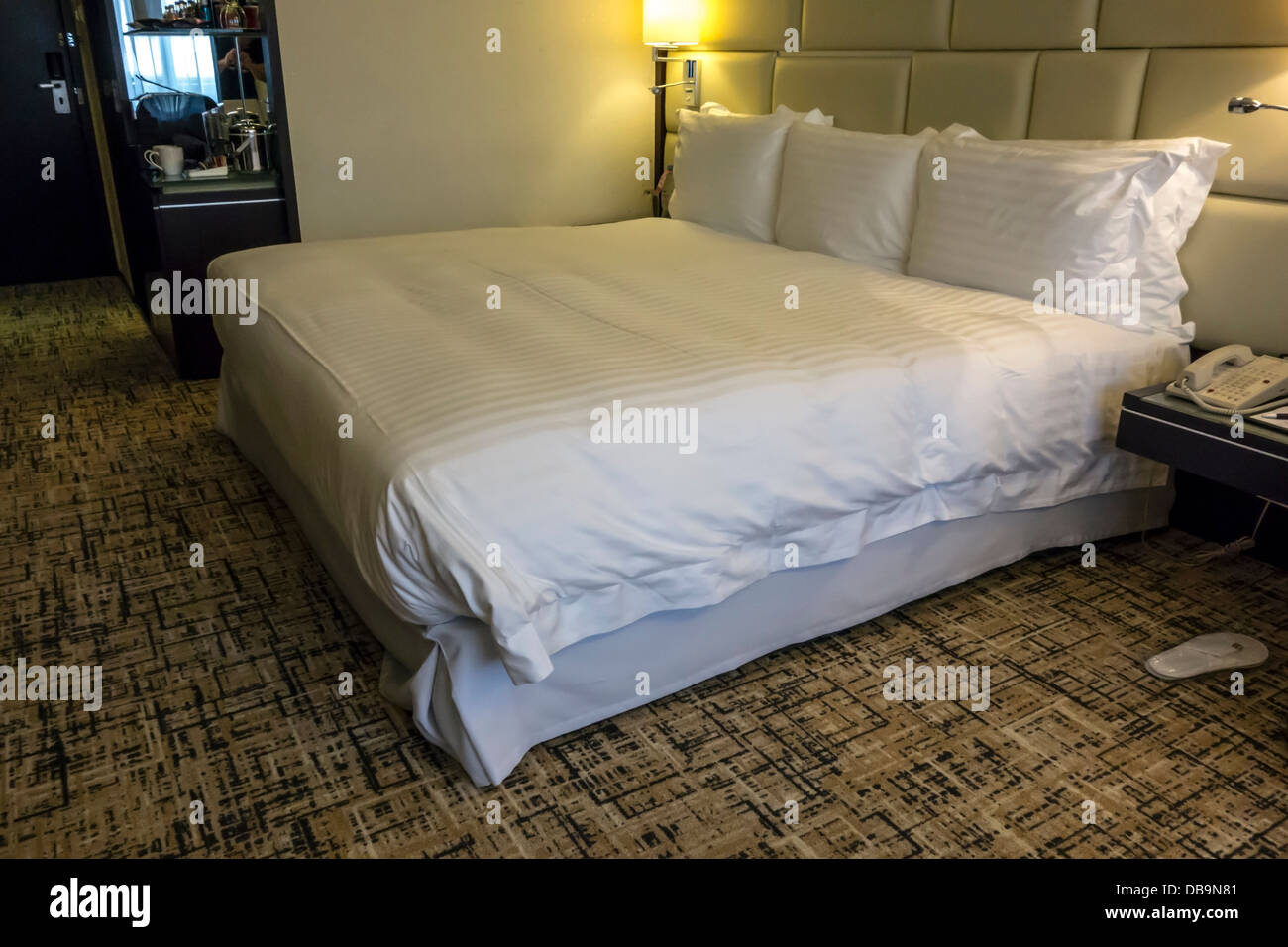 Luxury hotel room with king size bed hi-res stock photography and images -  Alamy