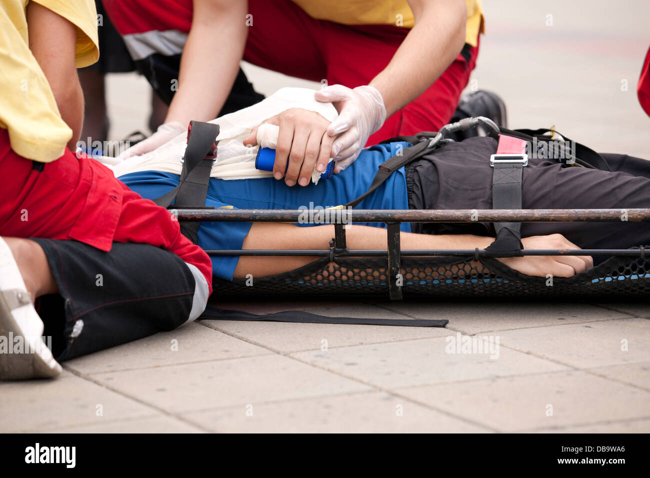 first aid exam immobilization Stock Photo Alamy