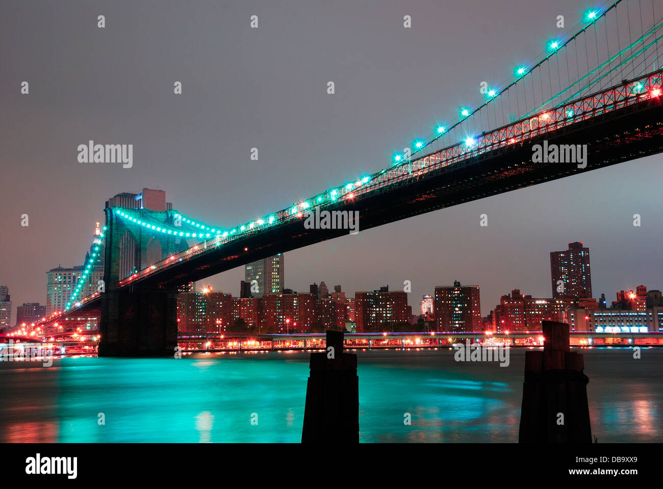 Brooklyn bridge at night with New York City skyline over Hudson River ...