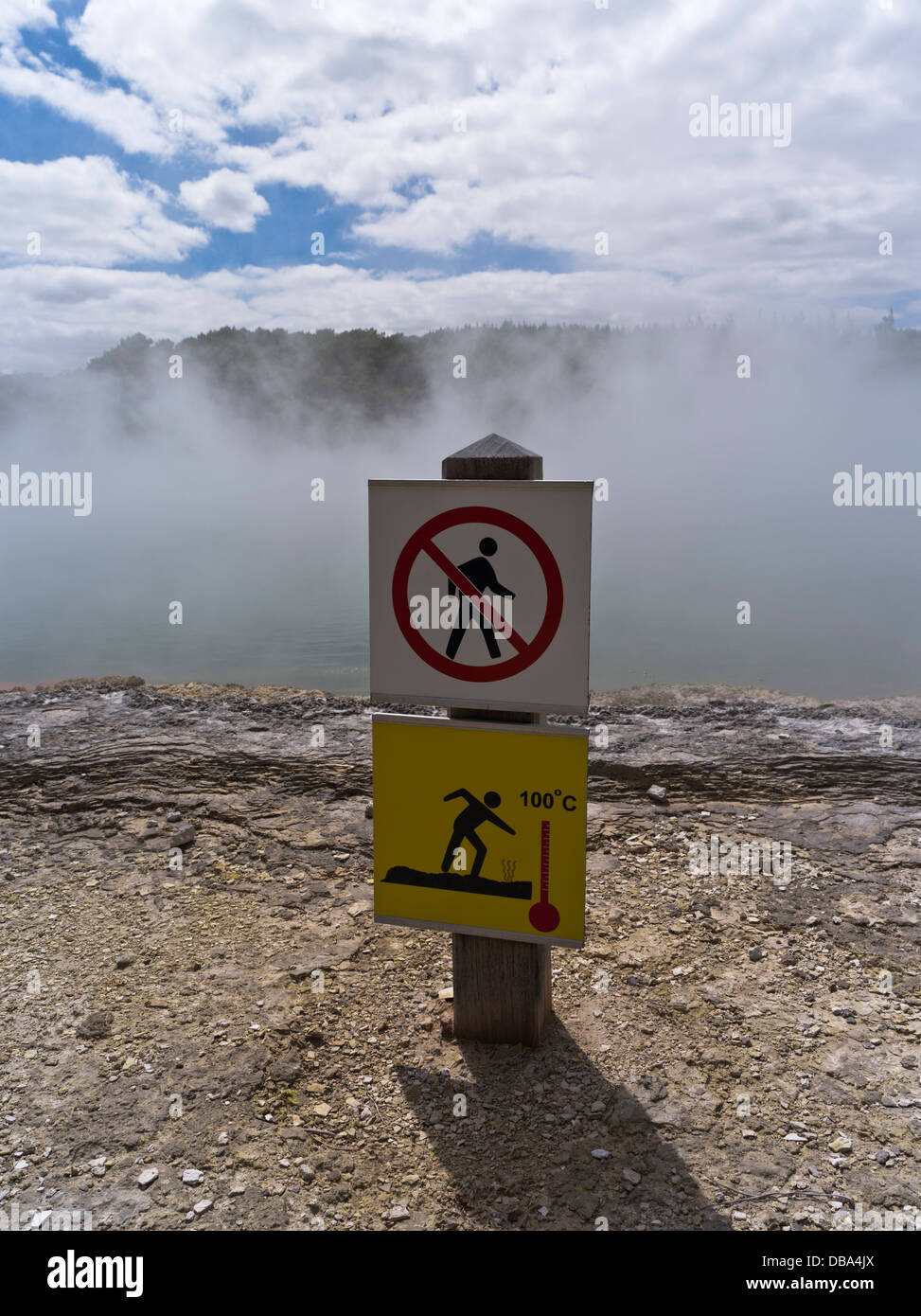 dh Wai O Tapu Thermal Wonderland WAIOTAPU NEW ZEALAND Lava volcanic steam warning sign geothermal hot springs danger spring geo activity Stock Photo