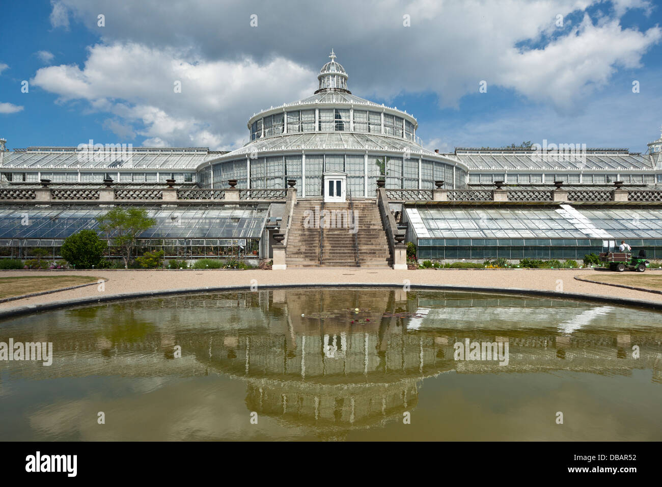 Greenhouse in gardens hi-res stock photography and images - Alamy