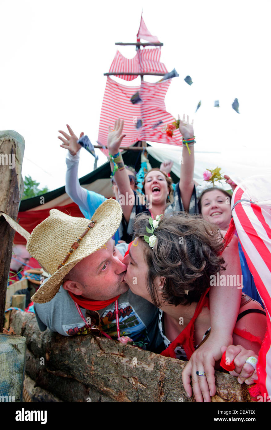Glastonbury Festival 2013 - Mark and Kate from Staffordshire celebrate their wedding on a marriage ship. Stock Photo