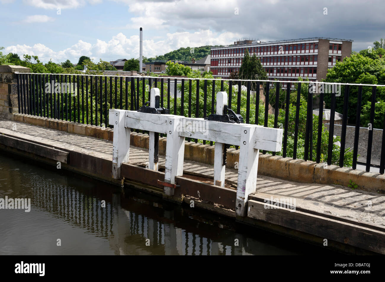 Sluice gate on the viaduct carrying the Union Canal at Slateford in Edinburgh, Scotland. Stock Photo