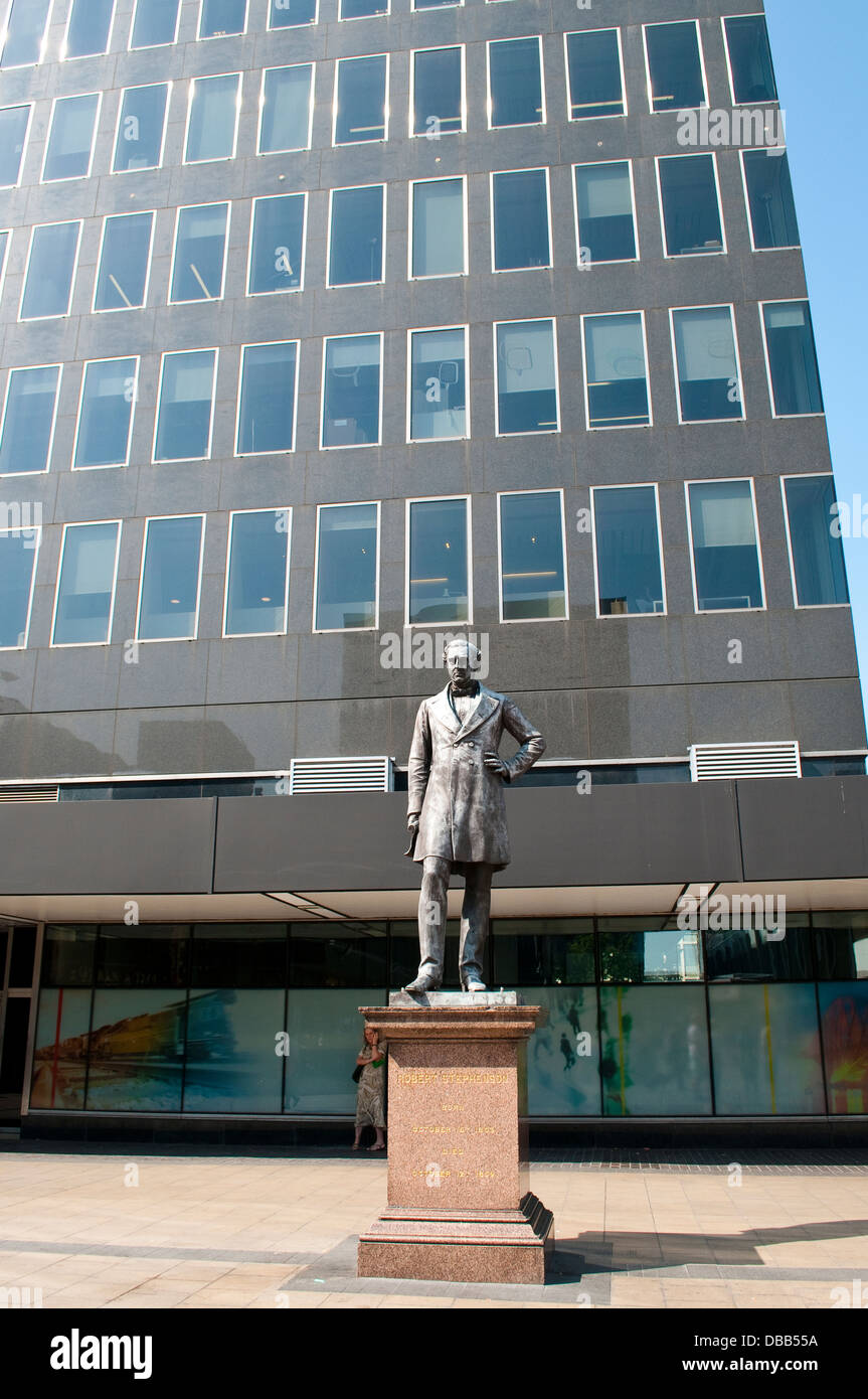 Stephenson statue euston hires stock photography and images Alamy