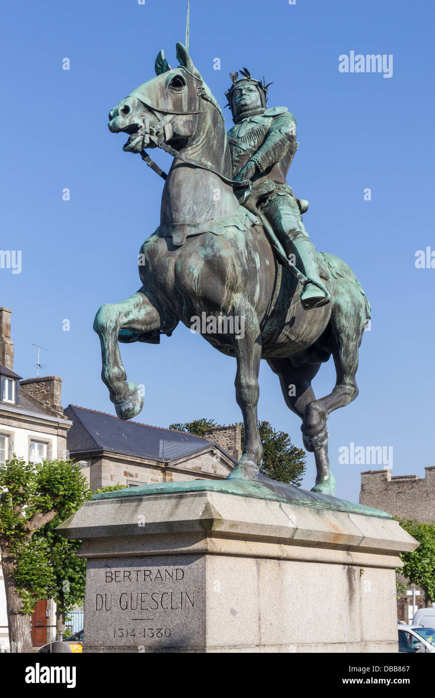 France Brittany, Dinan, statue of Bertrand du Guesclin Stock Photo