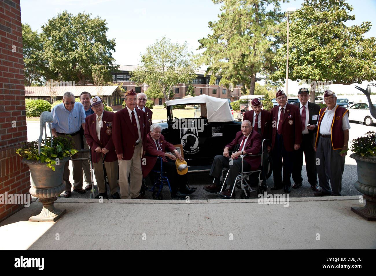 Veterans and members of the American Ex-Prisoners of War organization pose for a group photo in front of the Charleston Club on Joint Base Charleston, S.C., Sept 120921-F-FI292-026 Stock Photo