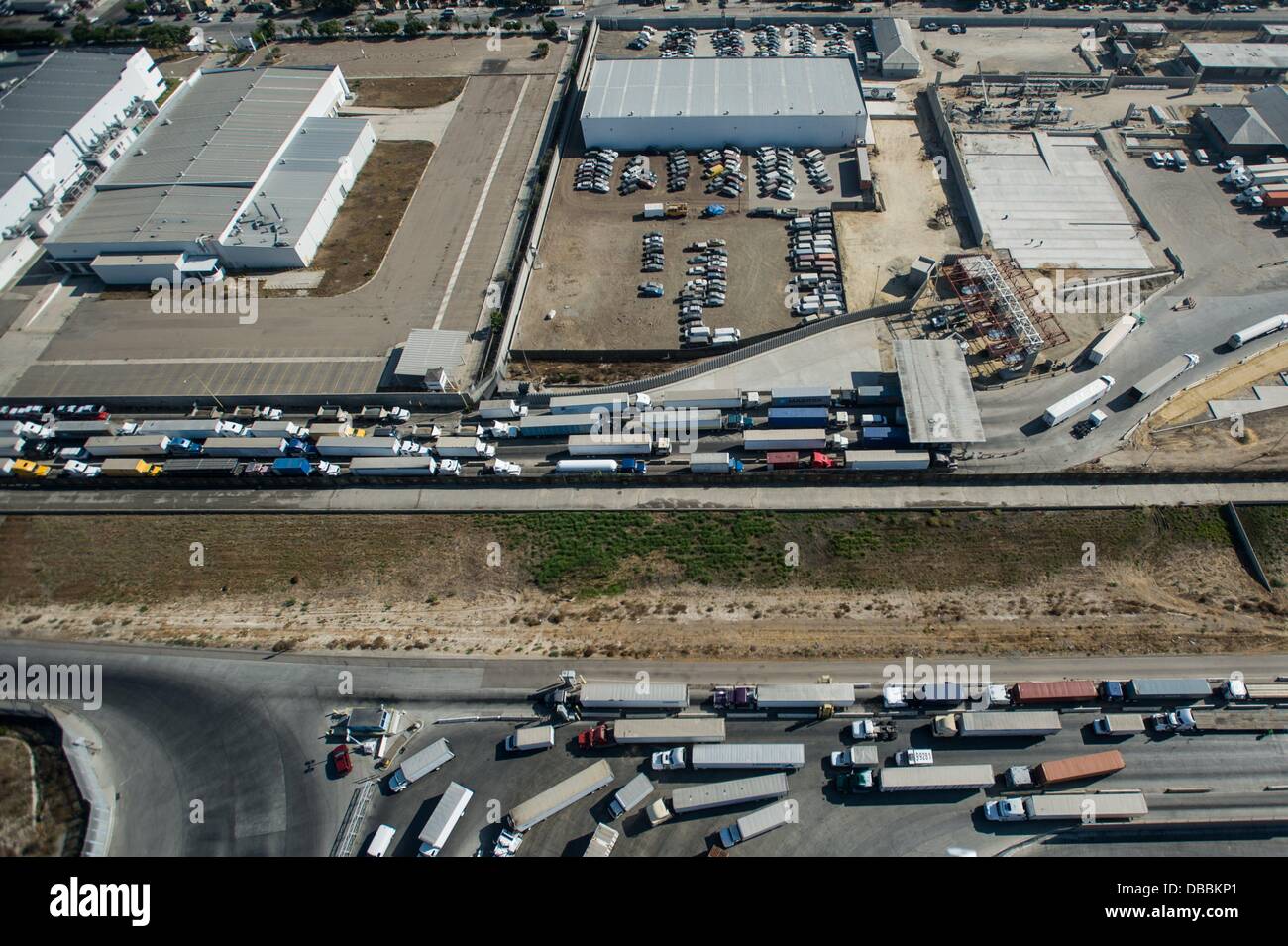 Fraight Border Freight trucks border mexico hi-res stock photography and images - Alamy