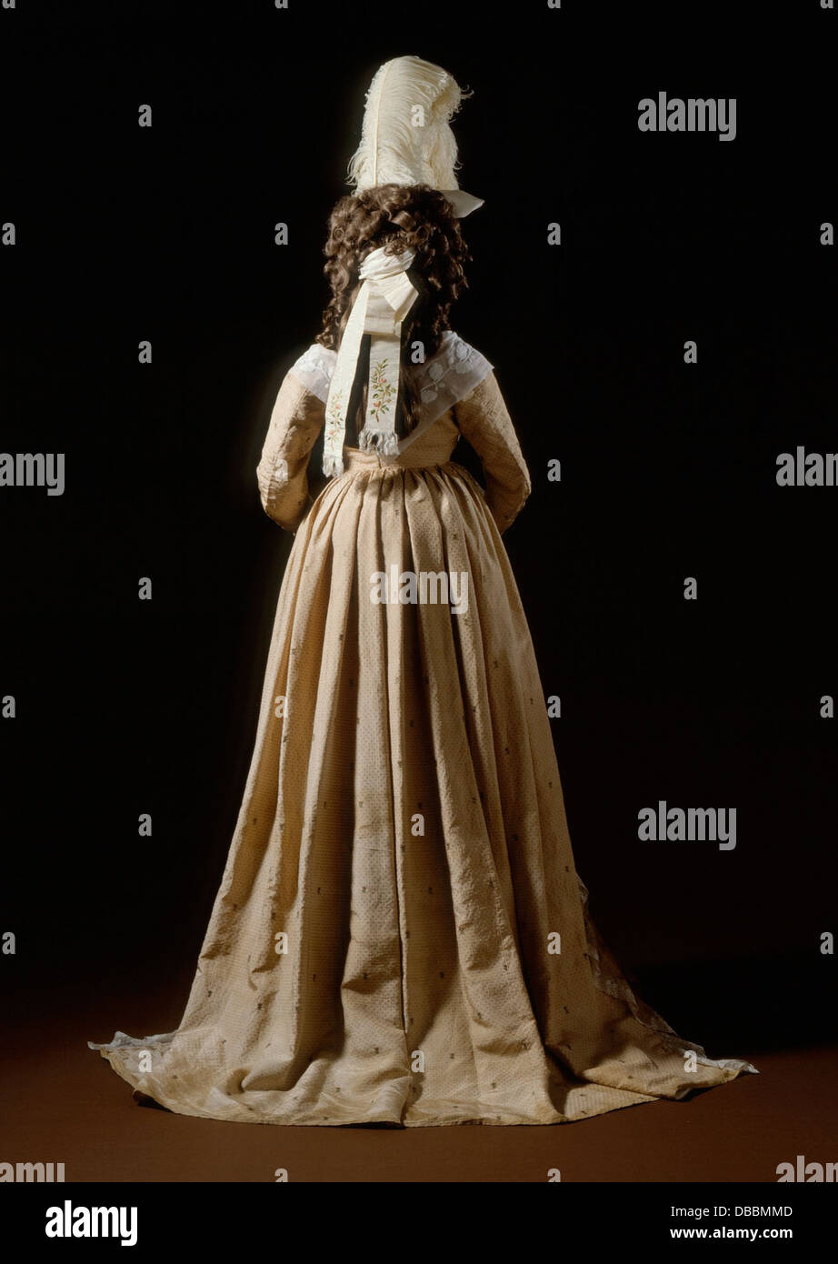 ワンピース 1900s Crown Embroidered Aristocrat Dress 1900s Crown Embroidered Aristocrat Dress