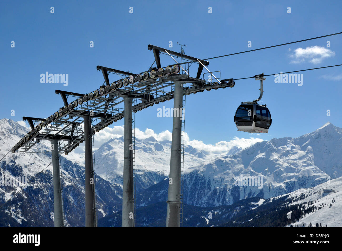 Cable car gondola in alps hires stock photography and images Alamy