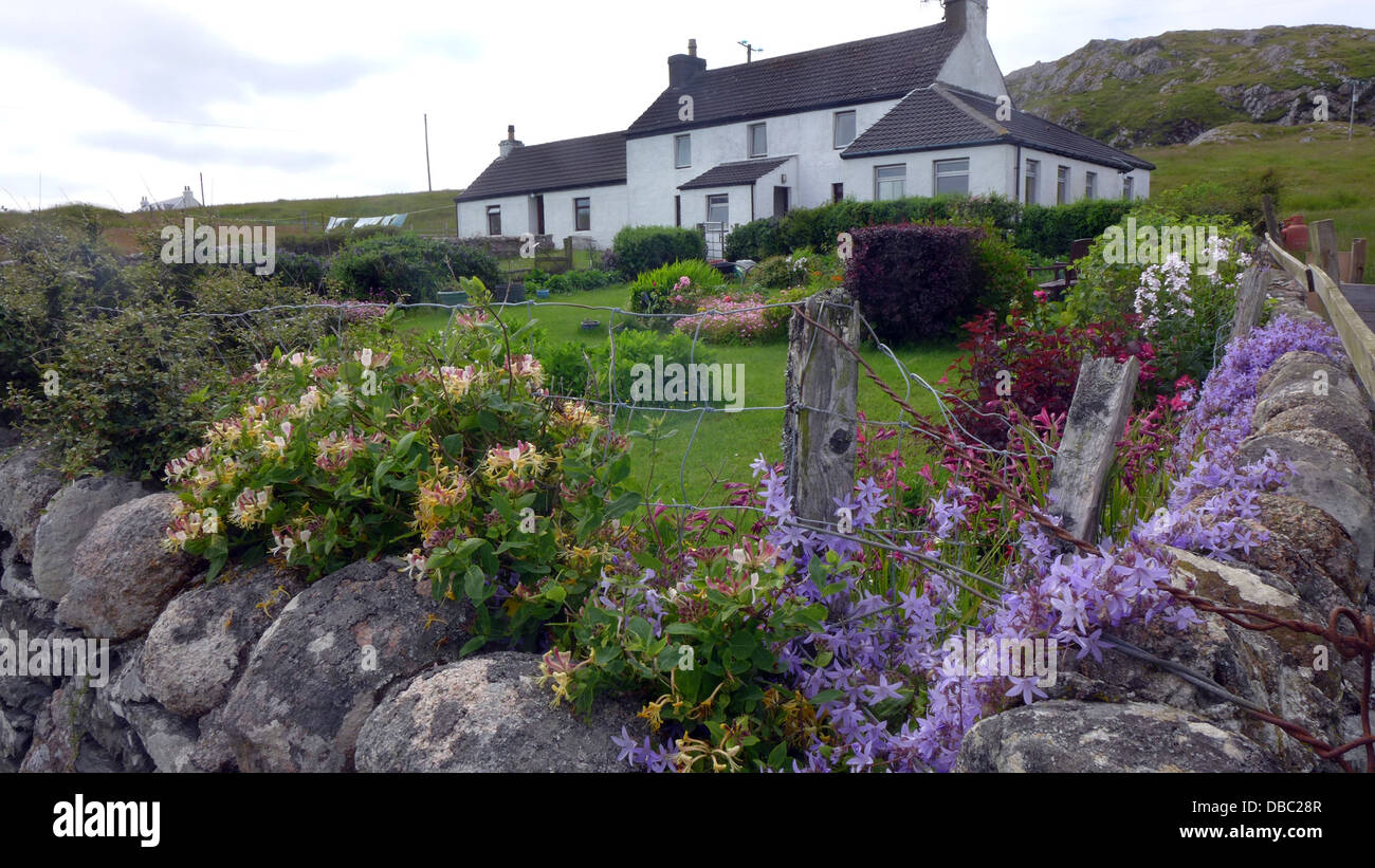 Whitewashed house on the island of Iona Scotland with garden wall Stock Photo