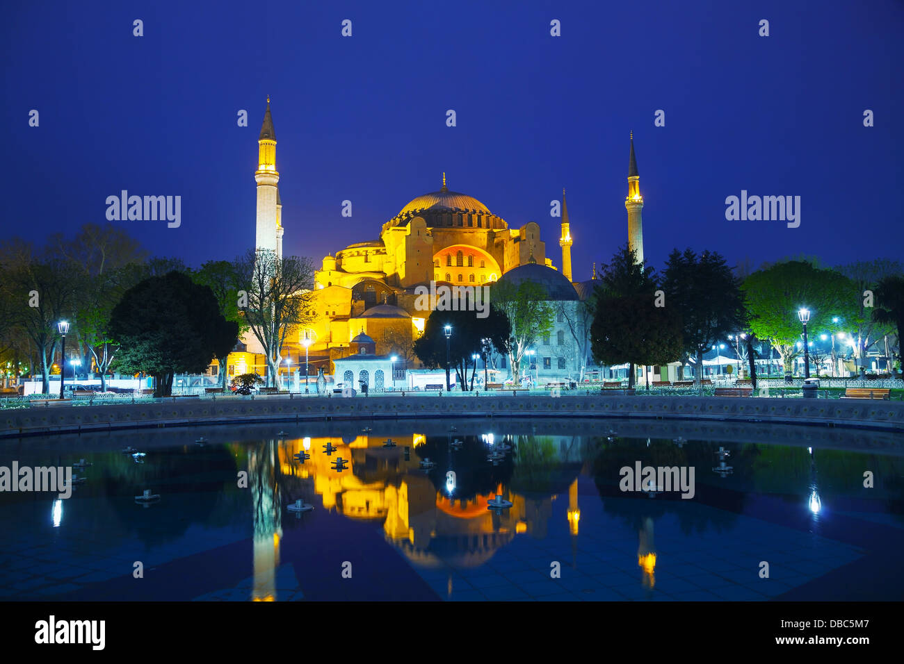 Hagia Sophia in Istanbul, Turkey early in the night Stock Photo - Alamy