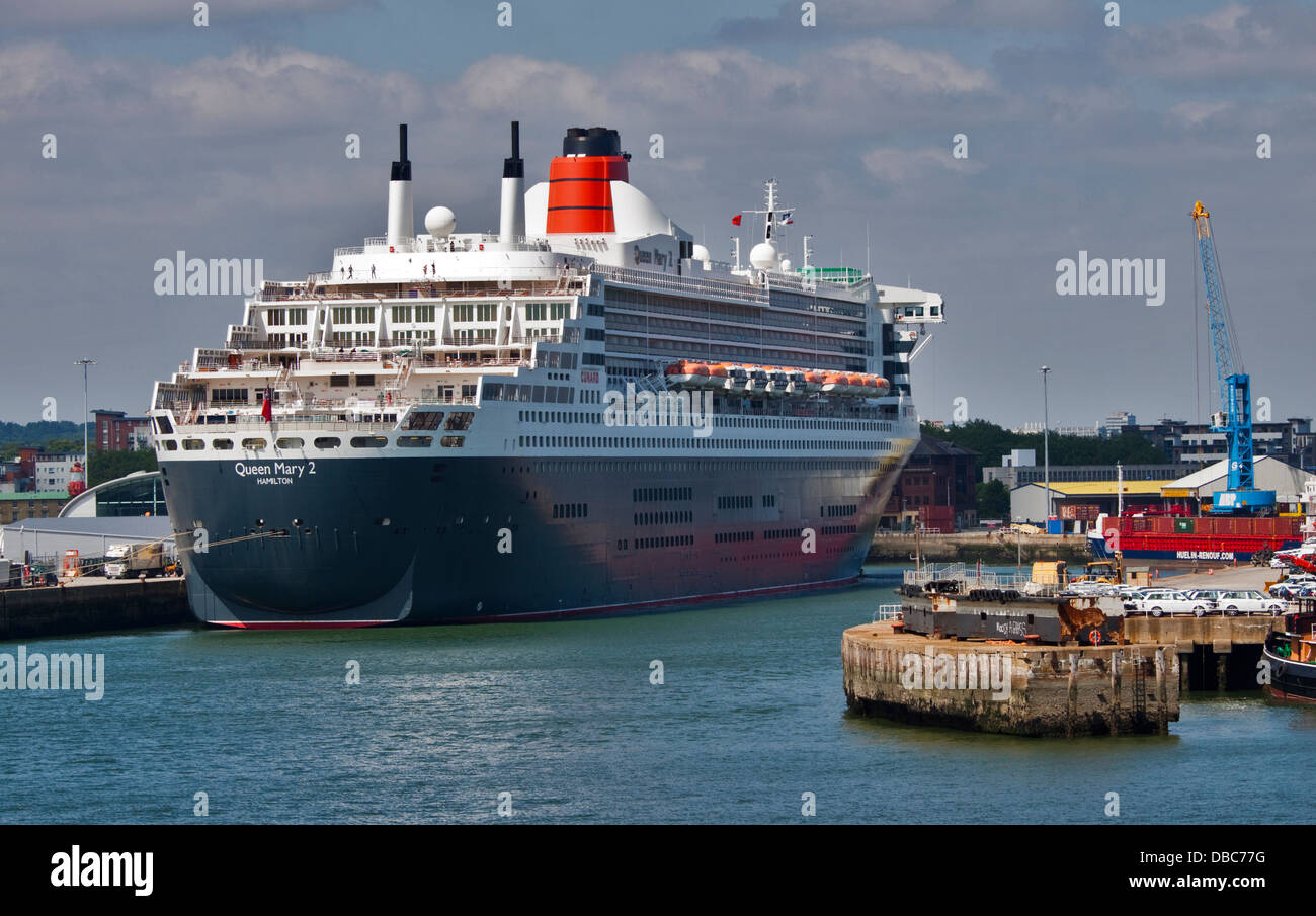 HG43 Southampton Railways Docks  Ocean Terminal and SS Queen Elizabeth Cunard 