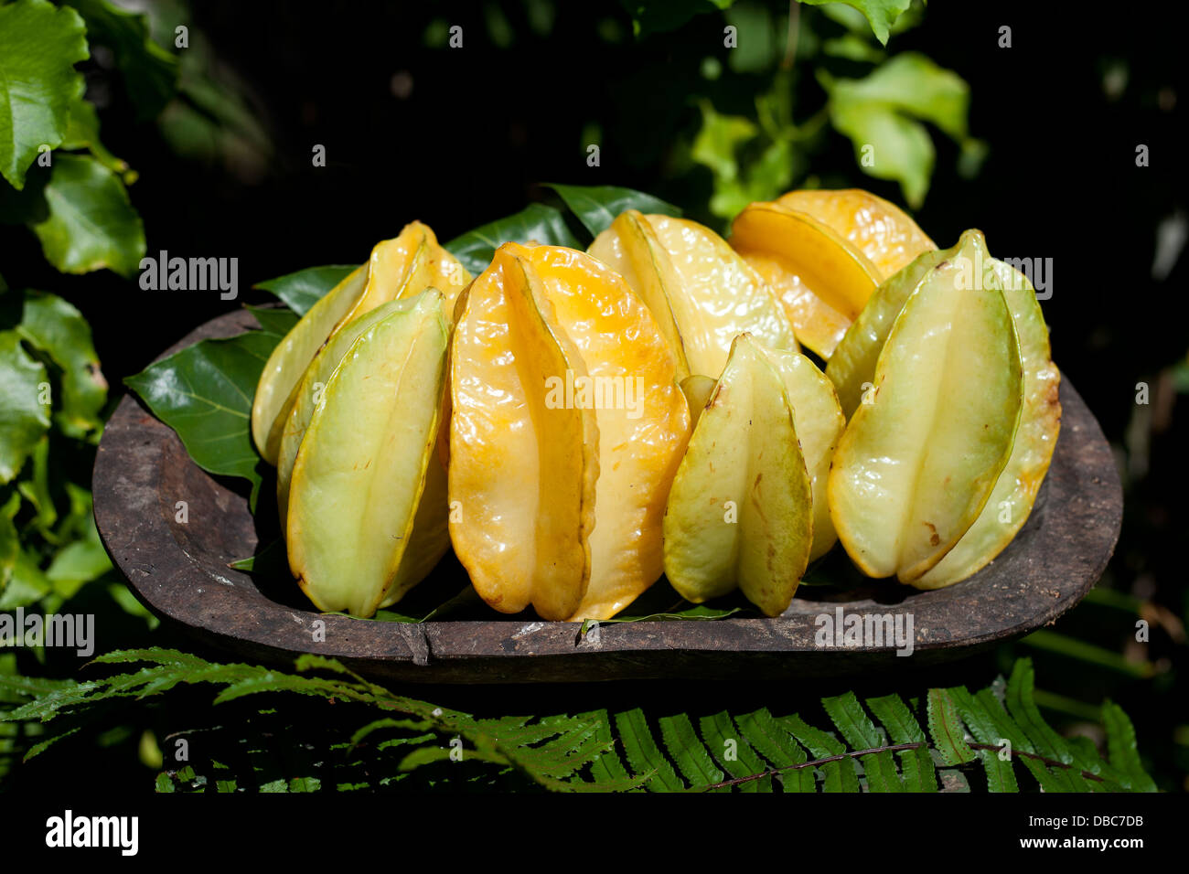 Star Fruit or Carambola in wooden bowl for sale at an organic fruit market in Aitutaki island, Cook Island Stock Photo