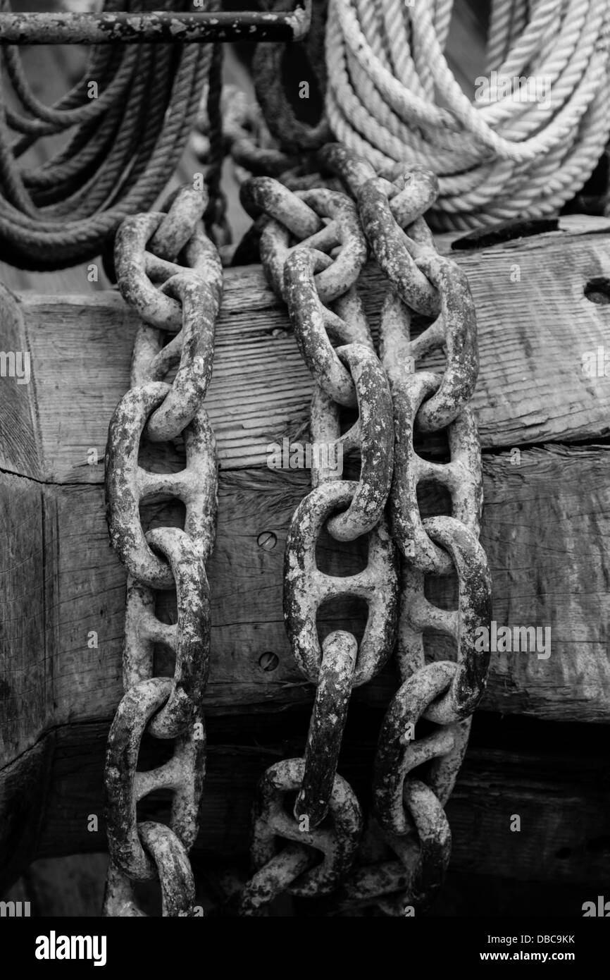 Dock ropes Black and White Stock Photos & Images - Alamy