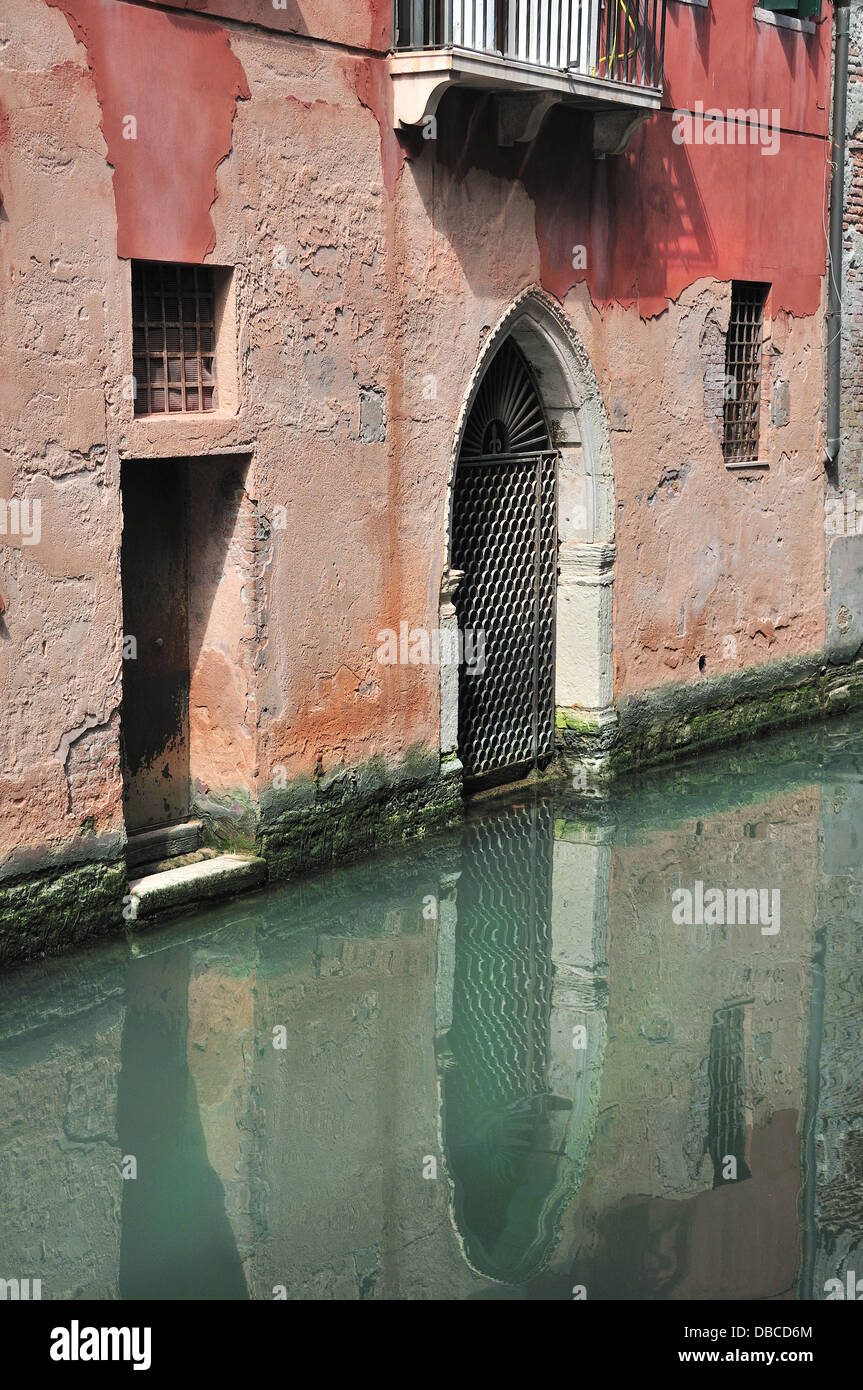 Back alley in italy hi-res stock photography and images - Alamy