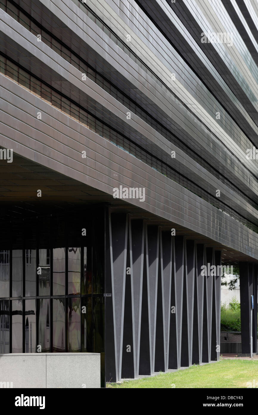 Chasse Park Housing, Breda, Netherlands. Architect OMA, 2001. Detail