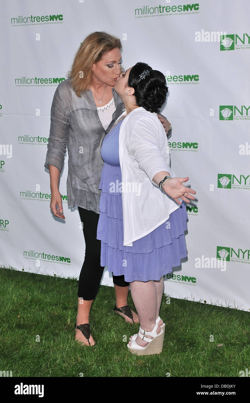 Judy Gold, Nikki Blonsky  Bette Midler's New York Restoration Project's tenth annual Spring Picnic at Gracie Mansion  New York City, USA - 25.05.11 Stock Photo