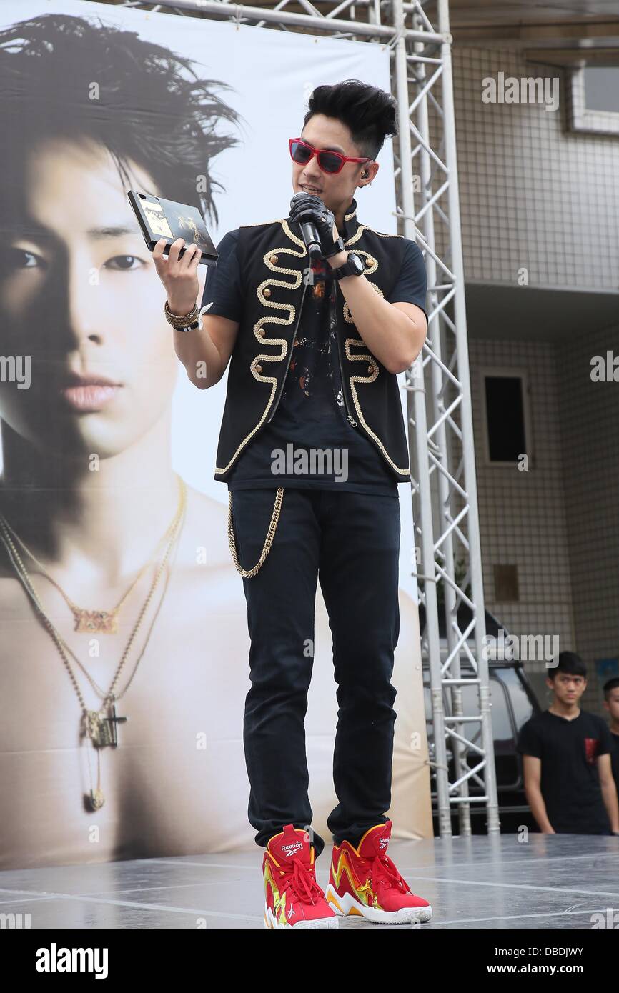 VanNess Wu issued his new album and hold a signature court in Taipei,China  on Sunday July 28,2013 Stock Photo - Alamy, image size:866x1390