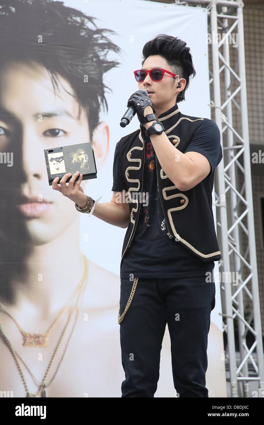 VanNess Wu issued his new album and hold a signature court in Taipei,China  on Sunday July 28,2013 Stock Photo - Alamy, image size:866x1390