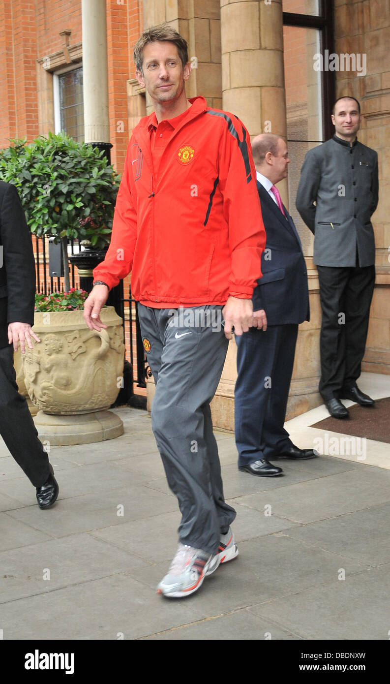 Edwin van der sar hi-res stock photography and images - Alamy