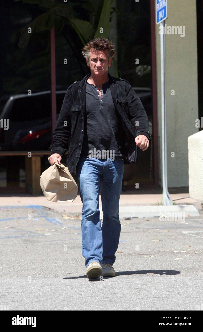 Sean Penn is seen leaving Malibu Ranch Market store at Zuma Beach Plaza Malibu, California - 30.05.11 Stock Photo