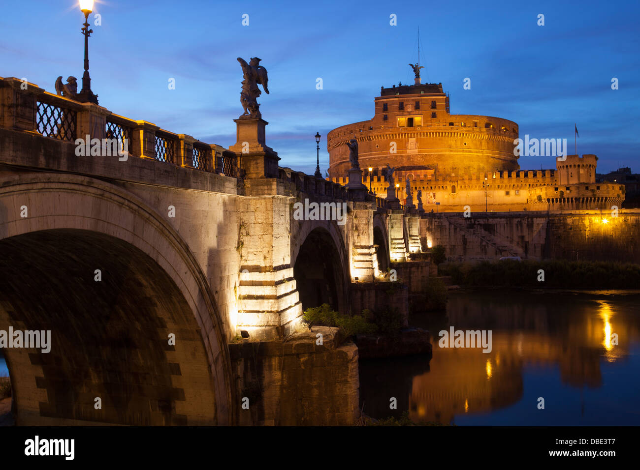 Night view of the Castle of Sant 'Angelo and the bridge of the same name in the city of Rome Stock Photo