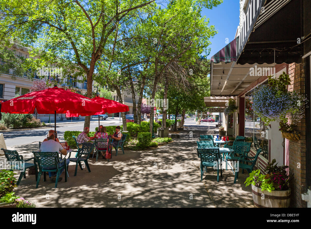 Sidewalk cafe and shops on Main Avenue in downtown Twin Falls, Idaho, USA Stock Photo