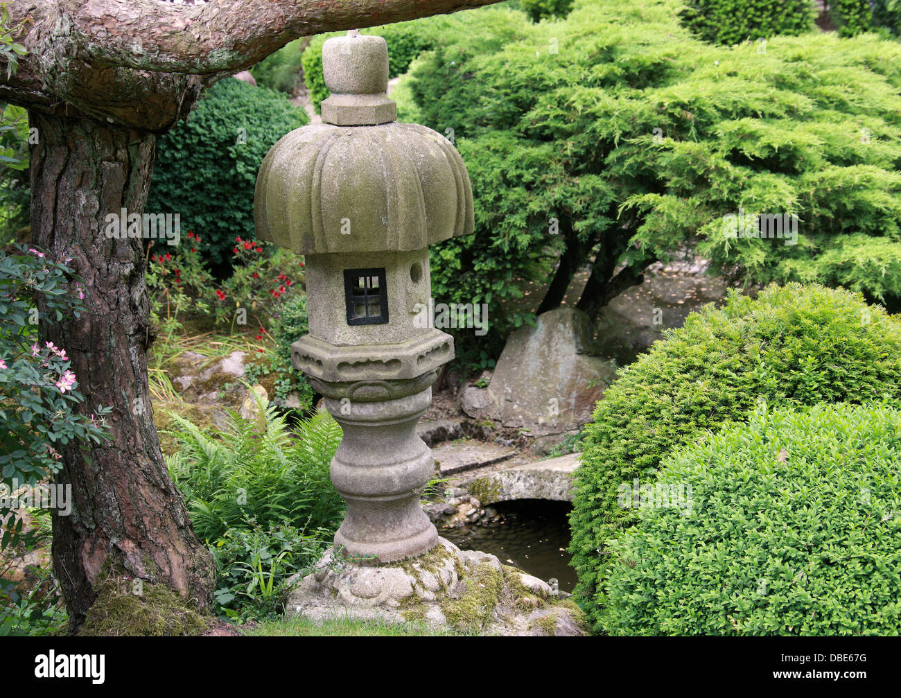 Japanese garden ornament hires stock photography and images Alamy