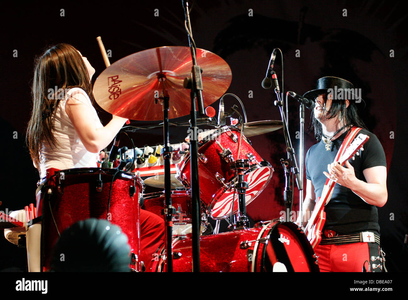 The white stripes 2003 hi-res stock photography and images - Alamy
