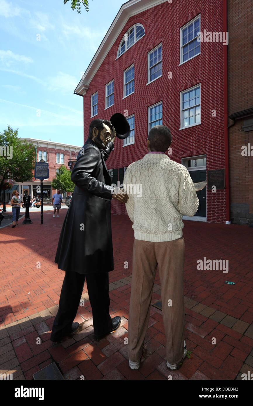 Return Visit statue in Lincoln Square, in honour of Abraham Lincoln's Gettysburg Address, Gettysburg, Pennsylvania, USA Stock Photo