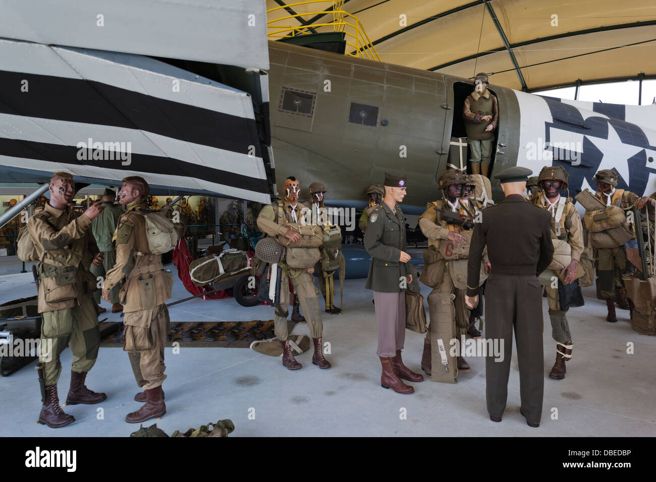 France, Normandy, Sainte Mere Eglise, Airborne Museum. Diorama of C-47 Dakota transport and US paratroopers with Eisenhower. Stock Photo