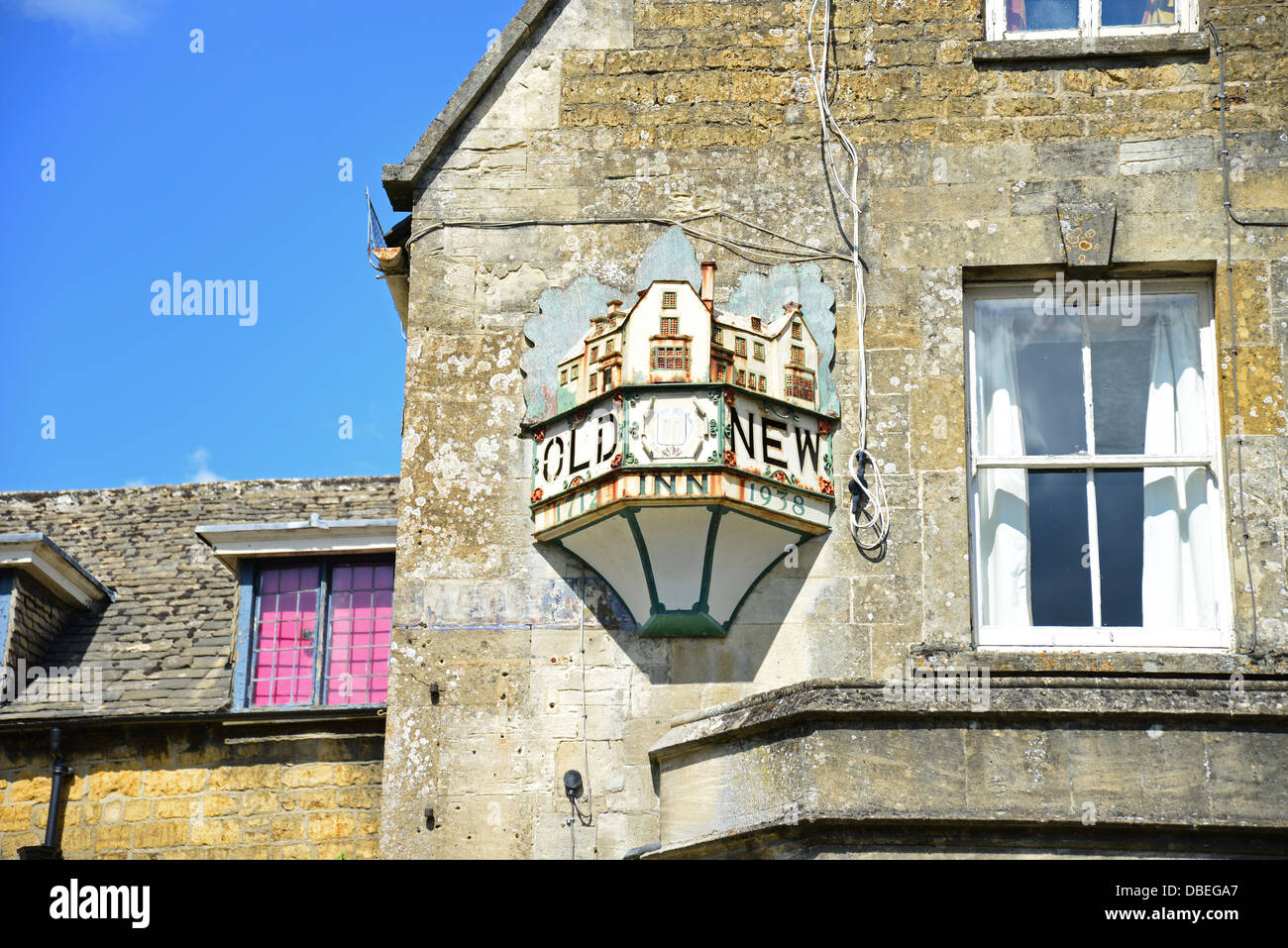 Vintage lamp sign, The Old New Inn, Rissington Road, Bourtononthe
