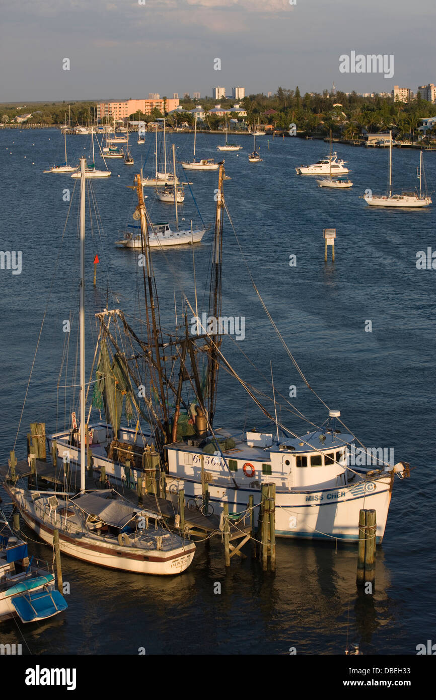 FISHING BOAT FISHERMANS WHARF INTERCOASTAL WATERWAY FORT MYERS BEACH