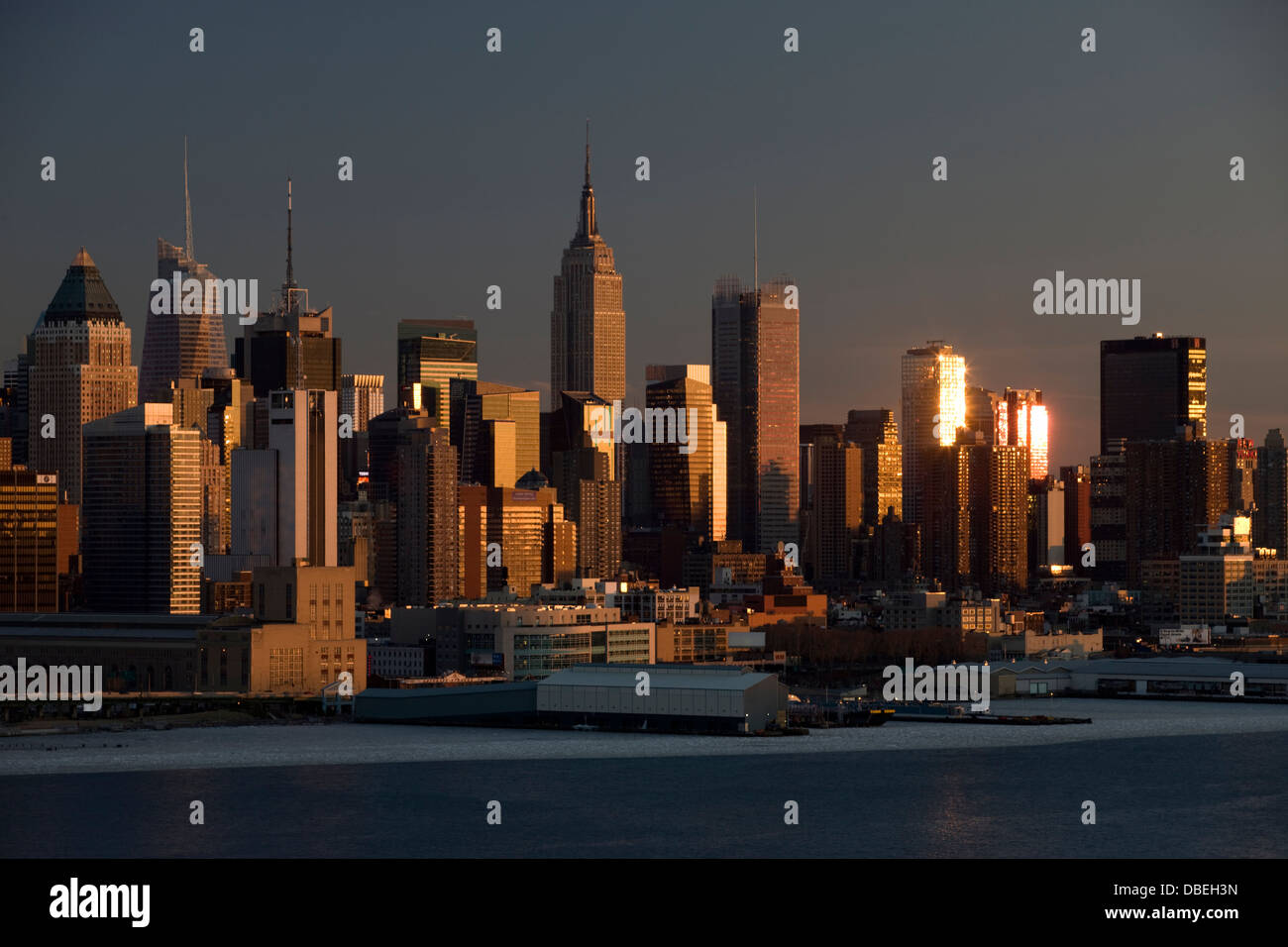 MIDTOWN SKYLINE HUDSON RIVER MANHATTAN NEW YORK CITY USA Stock Photo ...