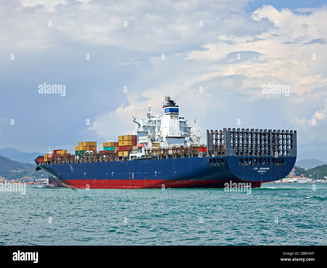 Large container ship sailing hi-res stock photography and images - Alamy