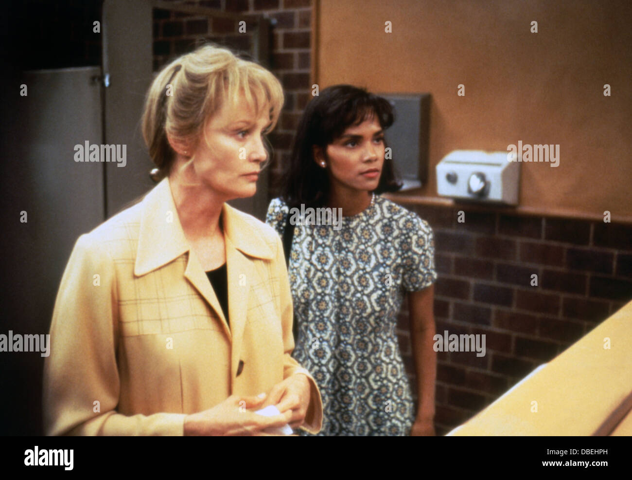 LOSING ISAIAH (1995) JESSICA LANGE, HALLE BERRY, STEPHEN GYLLENHAAL (DIR) LOSI 007 MOVIESTORE COLLECTION LTD Stock Photo