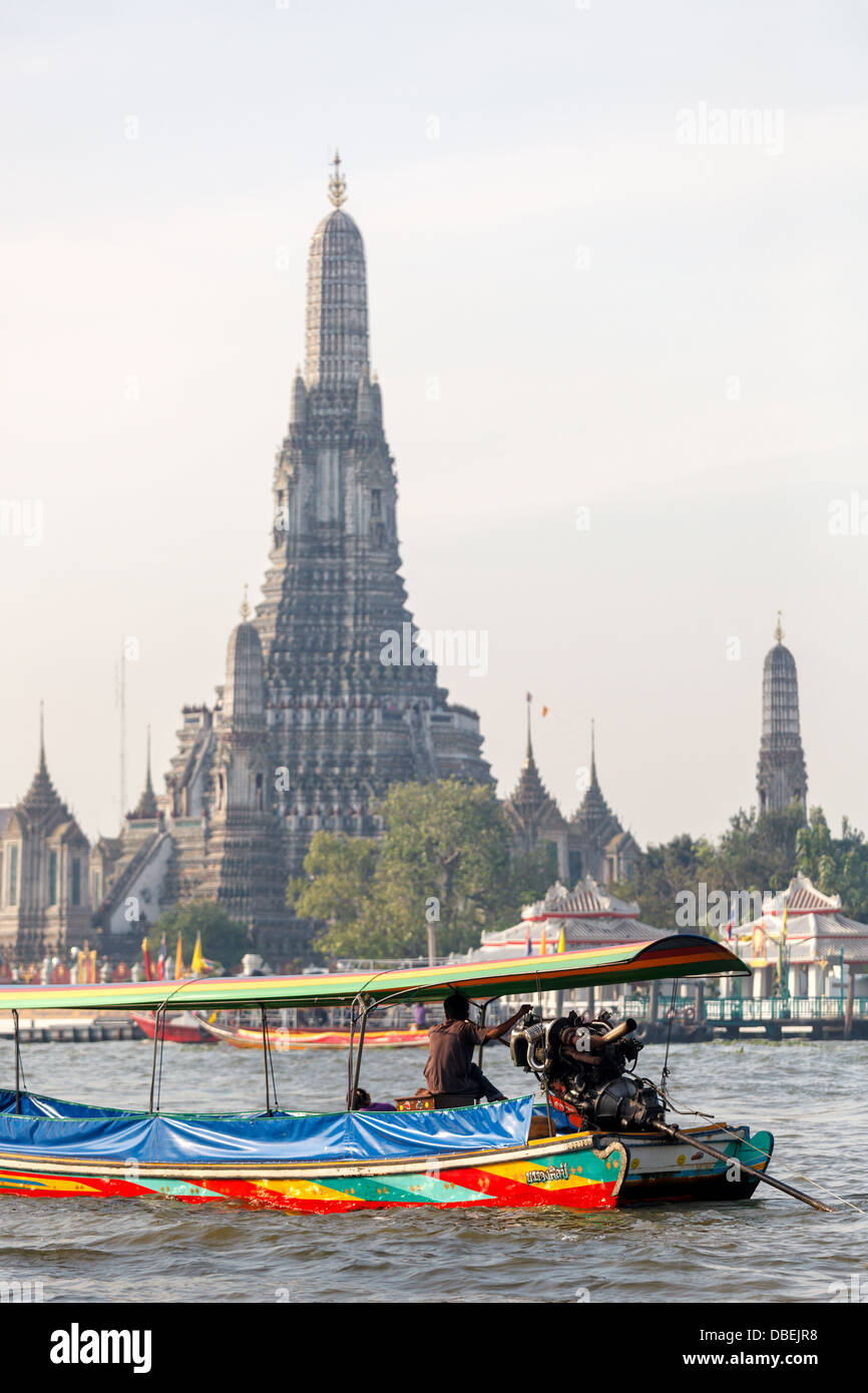 Long tail motor boat cruise in front of Wat Arun Stock Photo