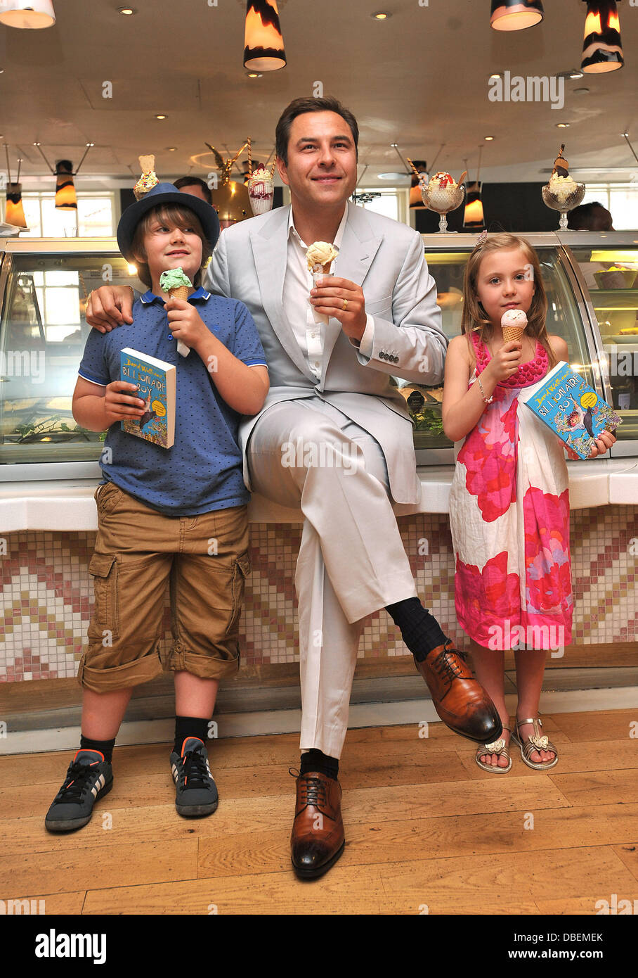 David Walliams Winners of the 'Billionaire Boy' book competition meet