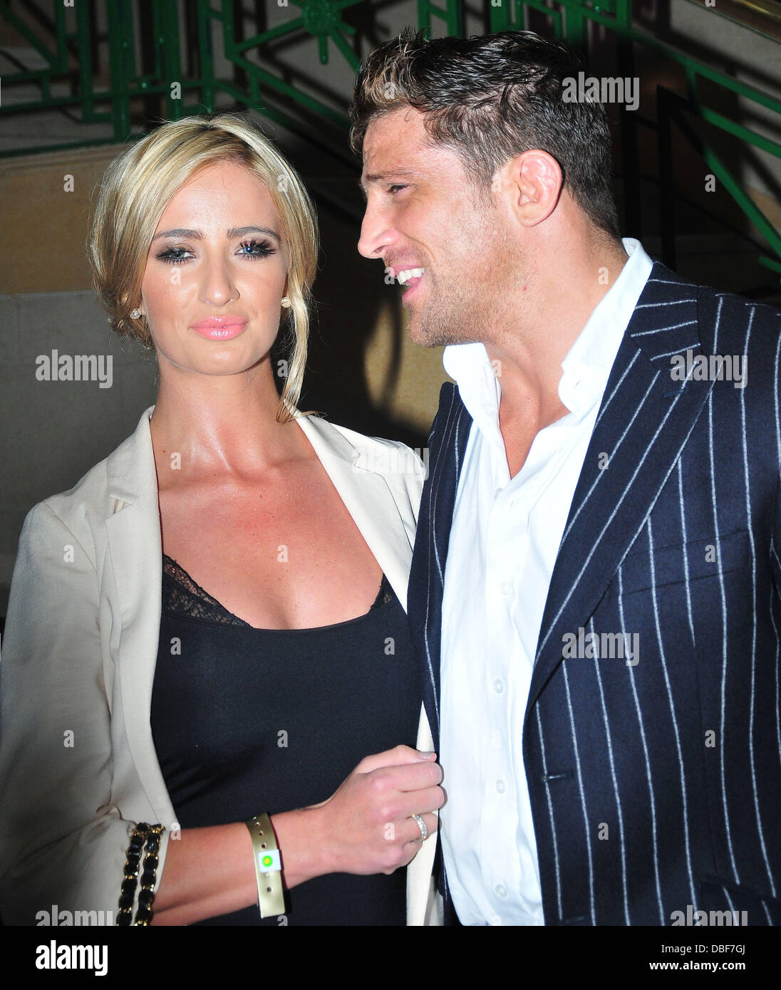 chantelle-houghton-and-alex-reid-at-the-dvd-launch-of-the-fighter-at