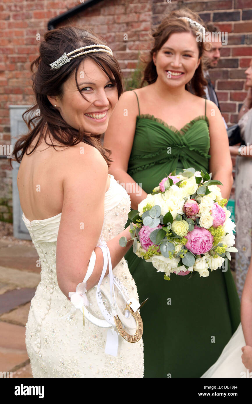 25+ Bridesmaids Photoshoot Ideas You Must Consider