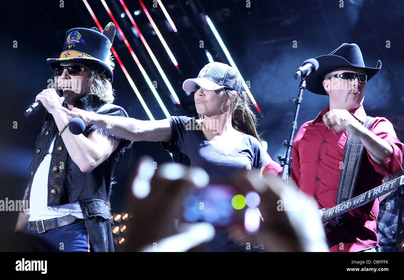 Big rich gretchen wilson cma hires stock photography and images Alamy