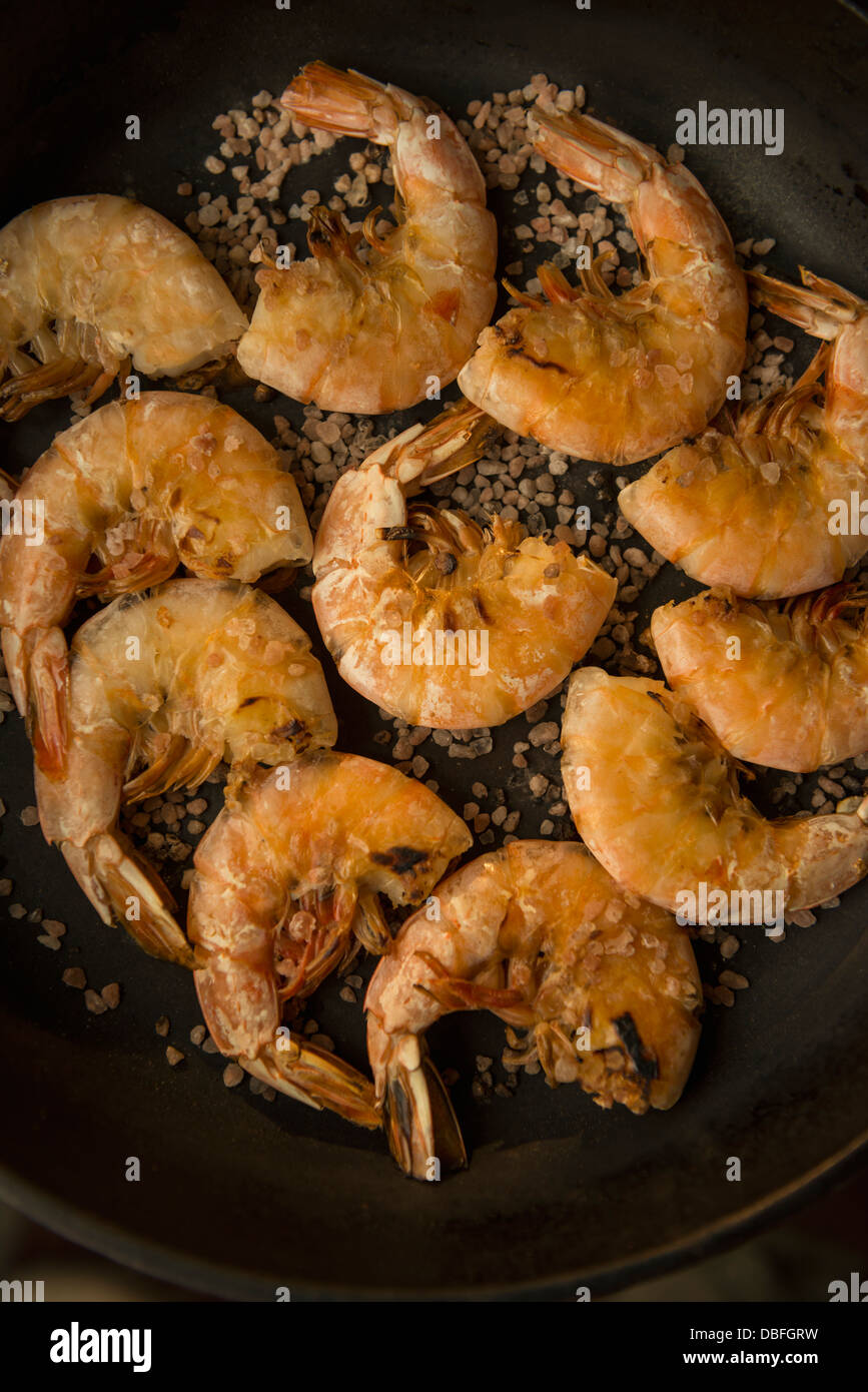Frying shrimp in pan Stock Photo - Alamy