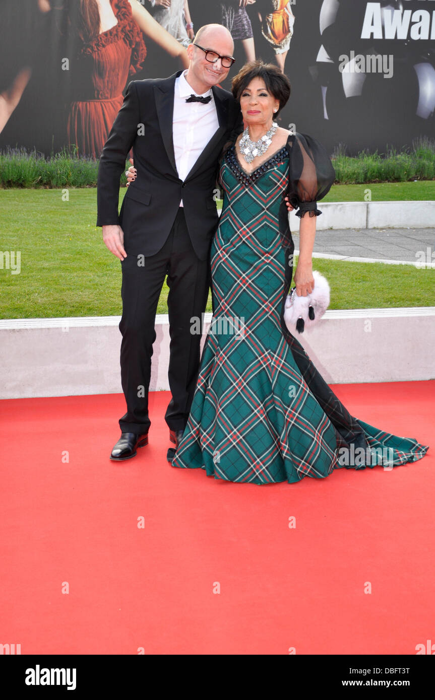 Dame Shirley Bassey Scottish Fashion Awards 2011 - Arrivals Glasgow, Scotland - 15.06.11 Stock Photo