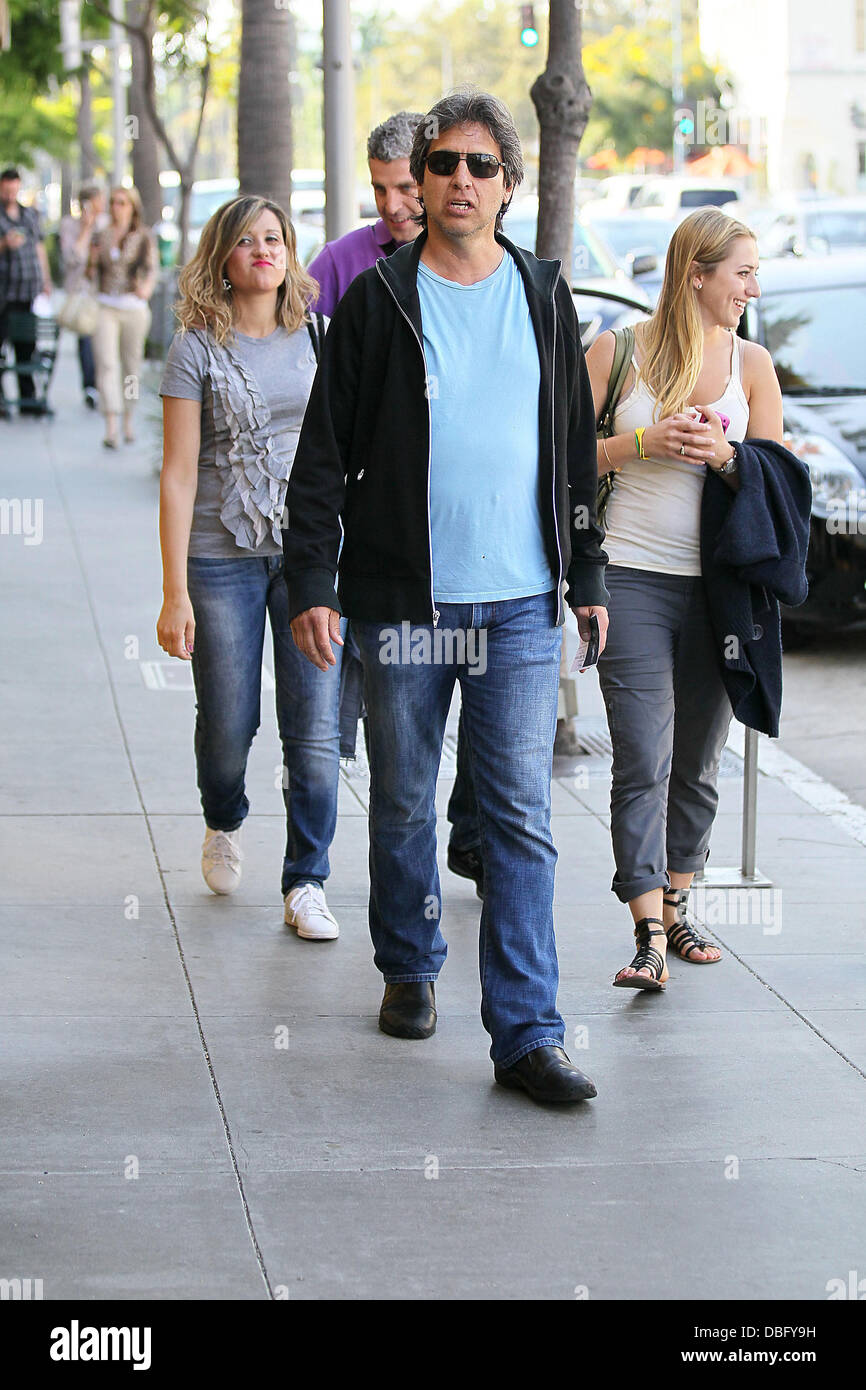 Ray romano family hi-res stock photography and images - Alamy, حجم الصورة 866x1390
