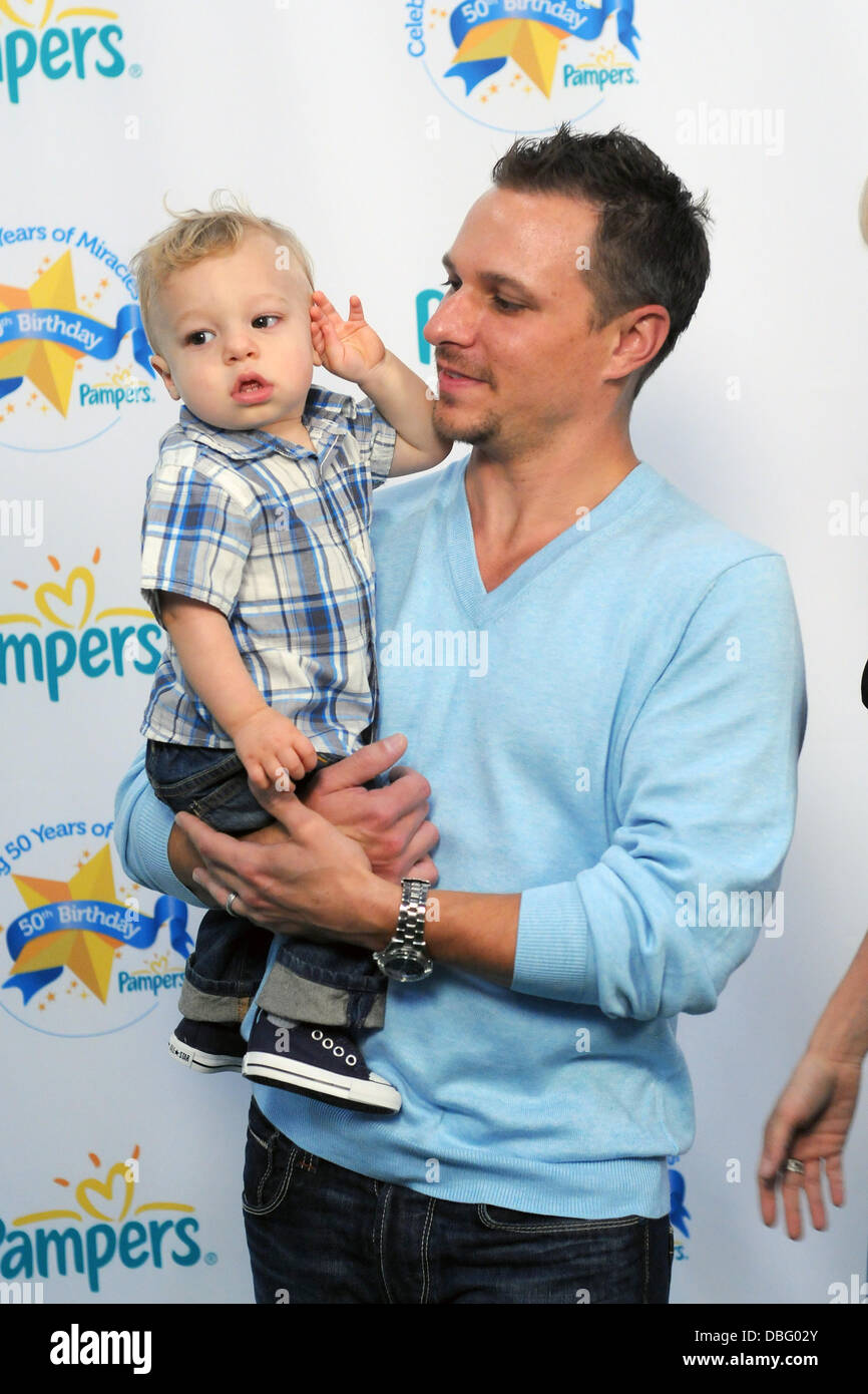 Drew Lachey and son Hudson The Pampers 50th Birthday Celebration New York  City, USA - 16.06.11 Stock Photo - Alamy