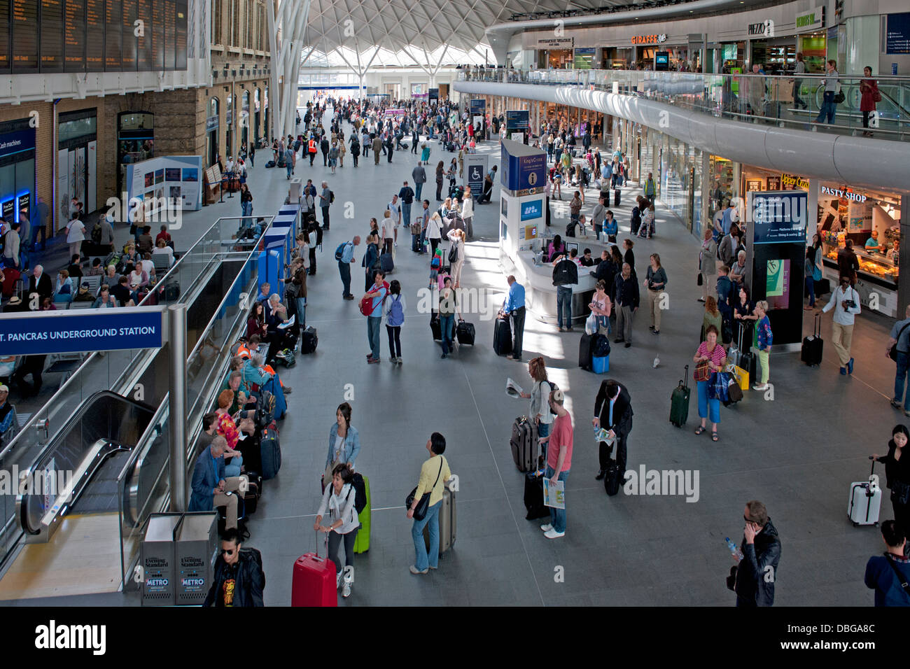 The departures concourse, King's Cross Railway Station, London, UK ...