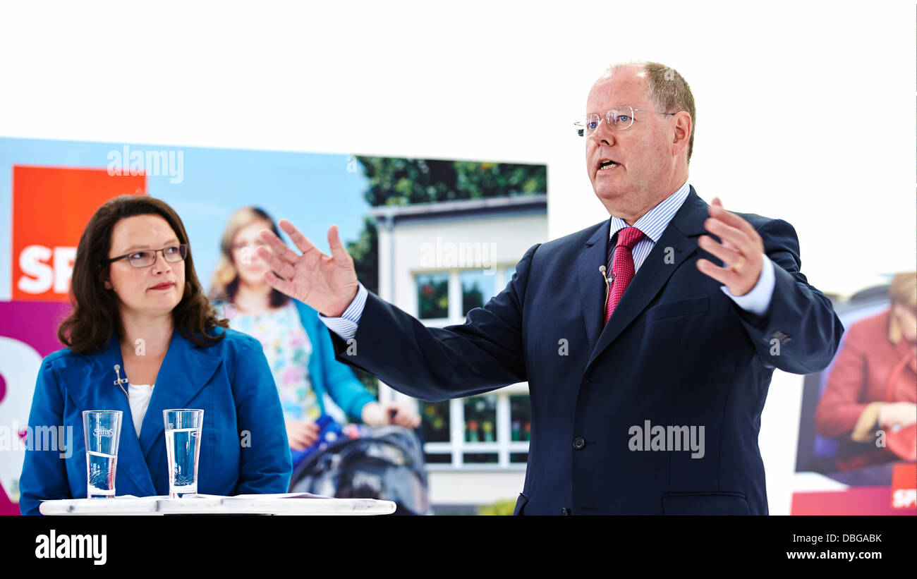 Berlin, Germany. 30 July, 2013. SPD Chancellor candidate Peer Steinbrück and SPD General Secretary Andrea Nahles have introduced the important parts of the SPD election campaign for the parliamentary elections in 2013 in Berlin. / Picture: Peer Steinbrueck (SPD), SPD chancellor candidate, praesentiert the Presentation of the SPD election campaign for German Federal Parliament election 2013 in Berlin. Credit:  Reynaldo Chaib Paganelli/Alamy Live News Stock Photo
