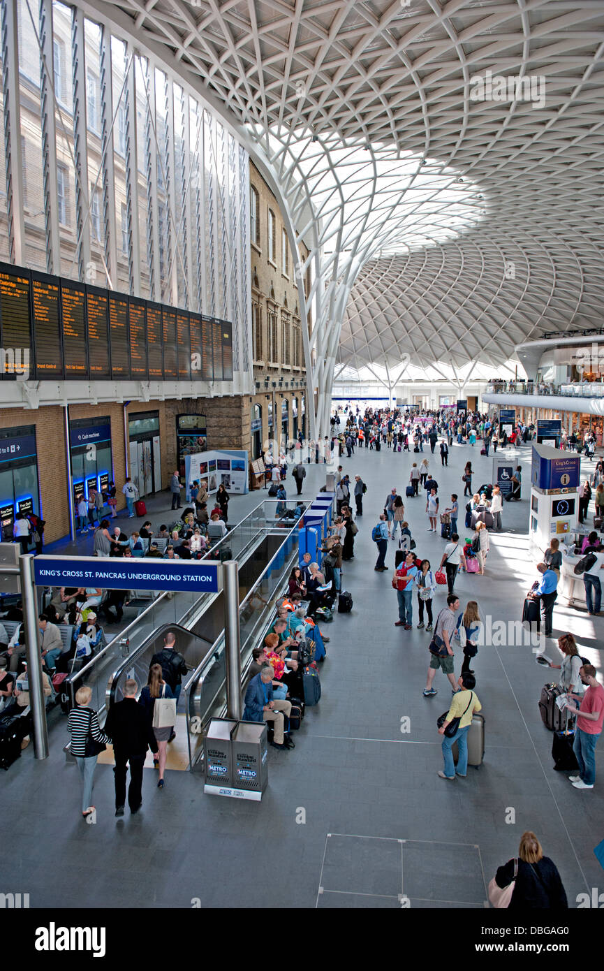 Concourse roof architecture london hi-res stock photography and images ...