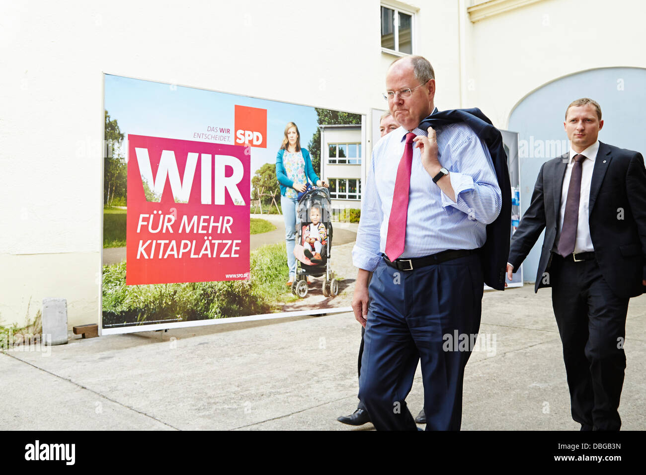 Berlin, Germany. 30 July, 2013. SPD Chancellor candidate Peer Steinbrück and SPD General Secretary Andrea Nahles have introduced the important parts of the SPD election campaign for the parliamentary elections in 2013 in Berlin. / Picture: Peer Steinbrueck (SPD), SPD chancellor candidate, leaves the place of the Presentation of the SPD election campaign for German Federal Parliament election 2013 in Berlin. Credit:  Reynaldo Chaib Paganelli/Alamy Live News Stock Photo