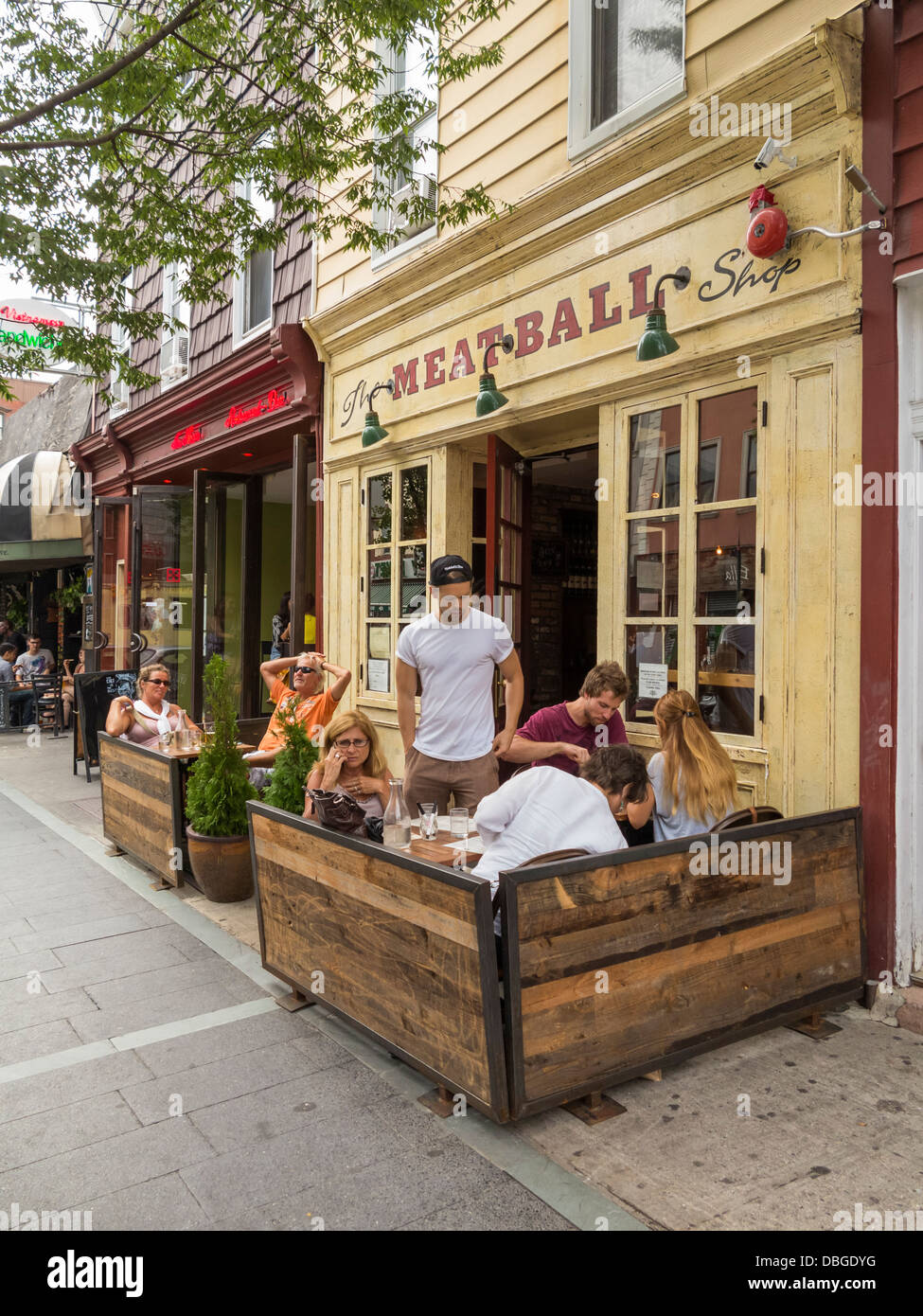 Pavement cafes in Williamsburg, Brooklyn, New York City Stock Photo